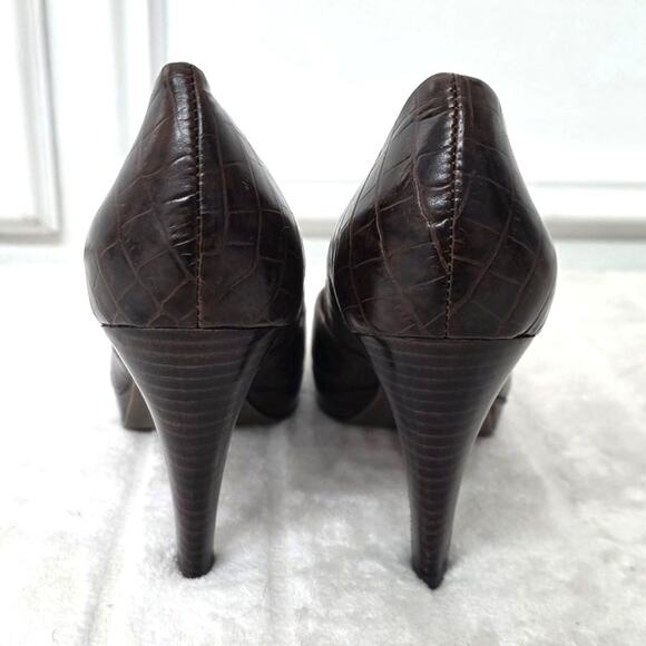 Carlos Santana Croc Skin Chocolate Brown Heels - 6M - Picture 4 of 8